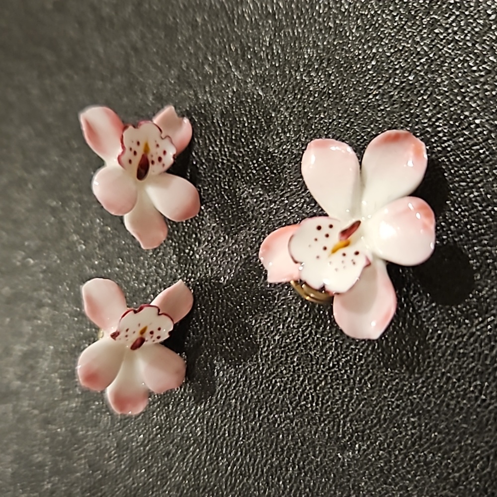 Vintage pink flower earrings & pendant